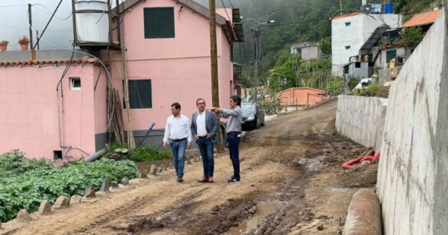 Pedro Coelho visitou obras municipais no Curral das Freiras