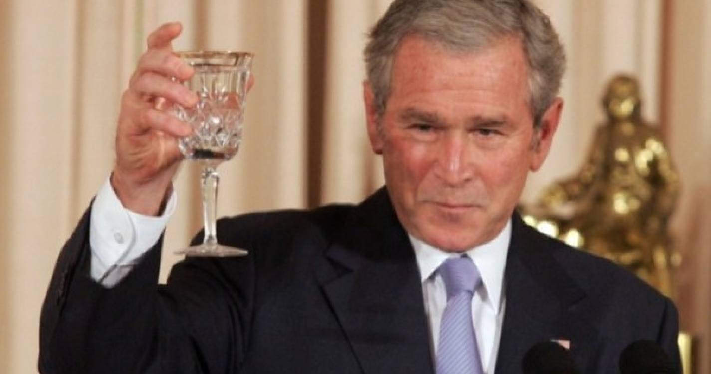 Ex-Presidente dos EUA George Bush confunde guerras do Iraque e da Ucrânia