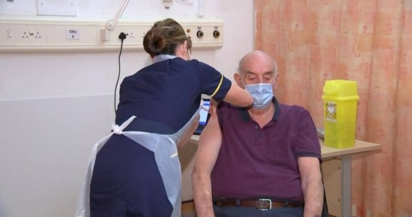 Homem de 82 anos foi o primeiro a receber vacina da AstraZeneca/Oxford no Reino Unido
