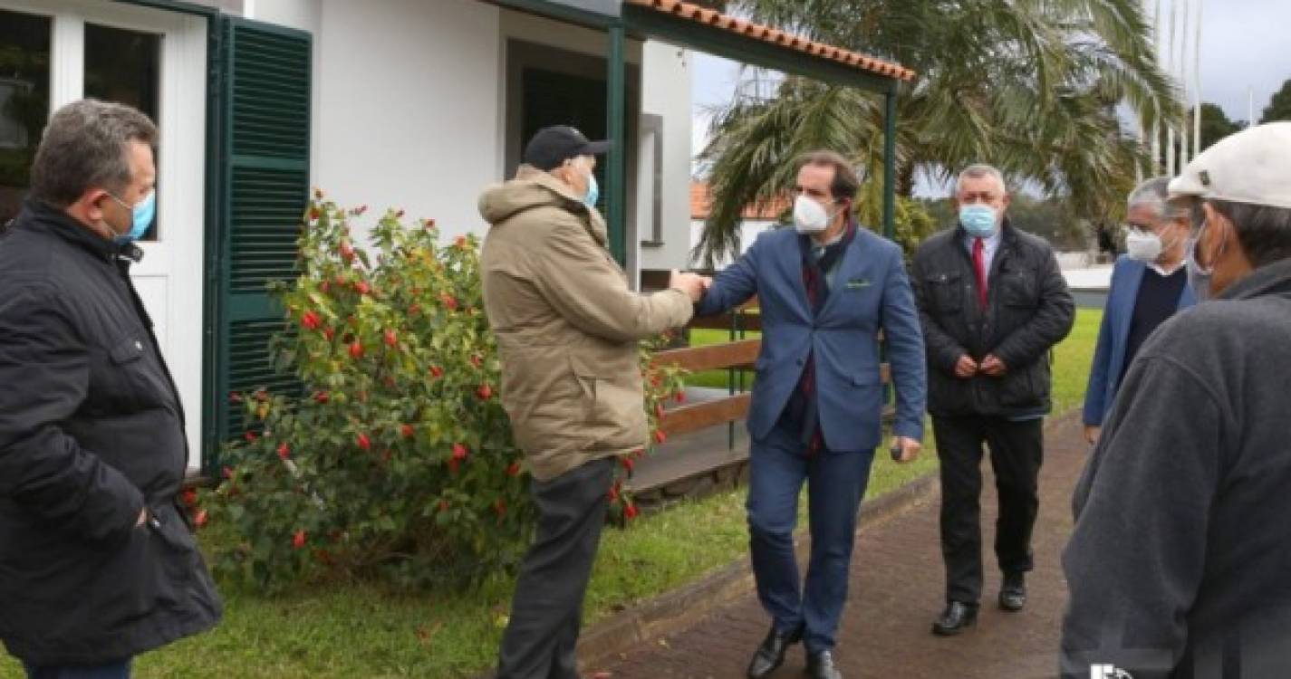 Governo Regional entregou duas viaturas à Casa do Povo do Porto Moniz