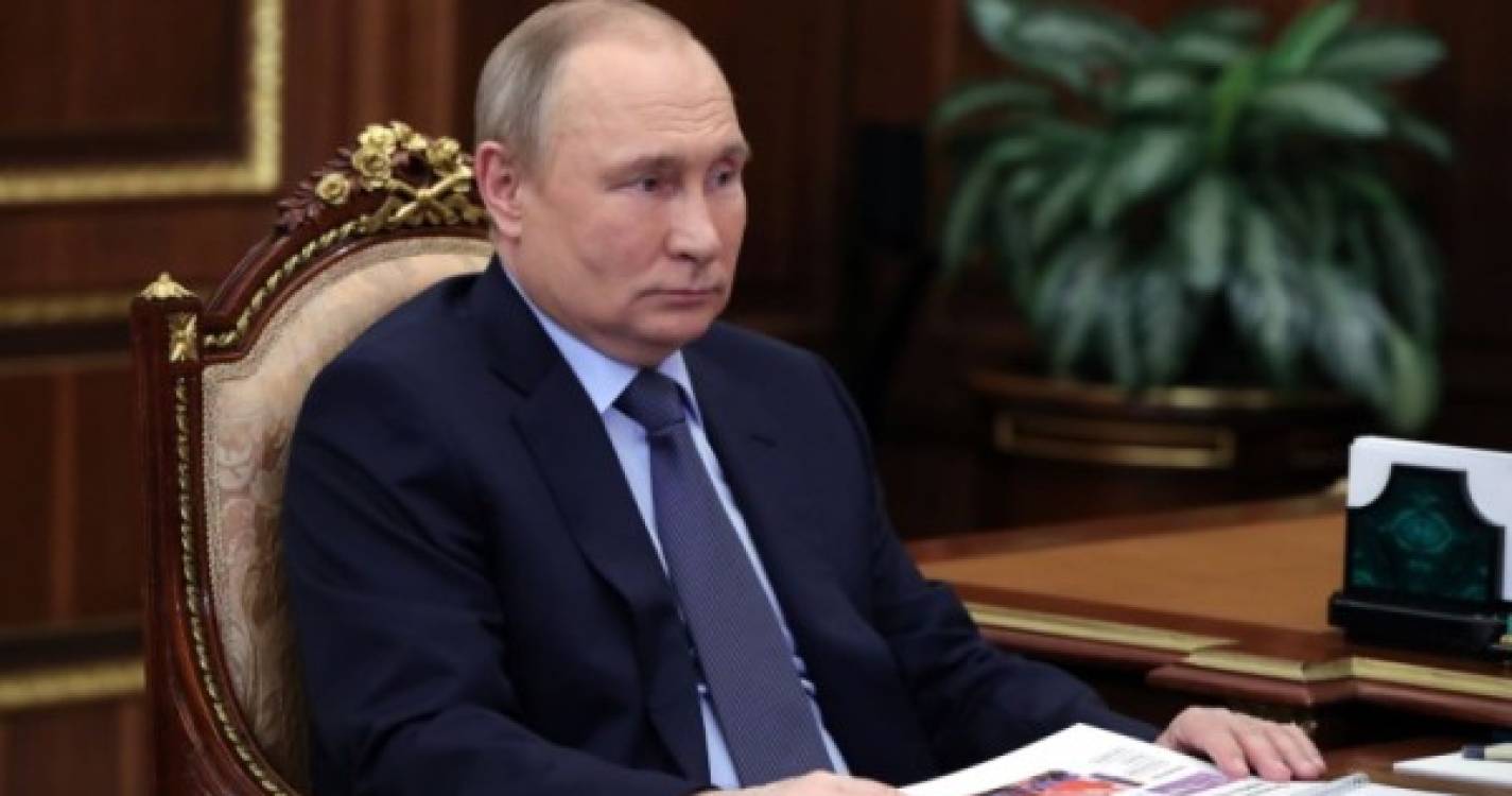 Ucrânia: Putin assina lei que aboliu limite de idade para servir no exército