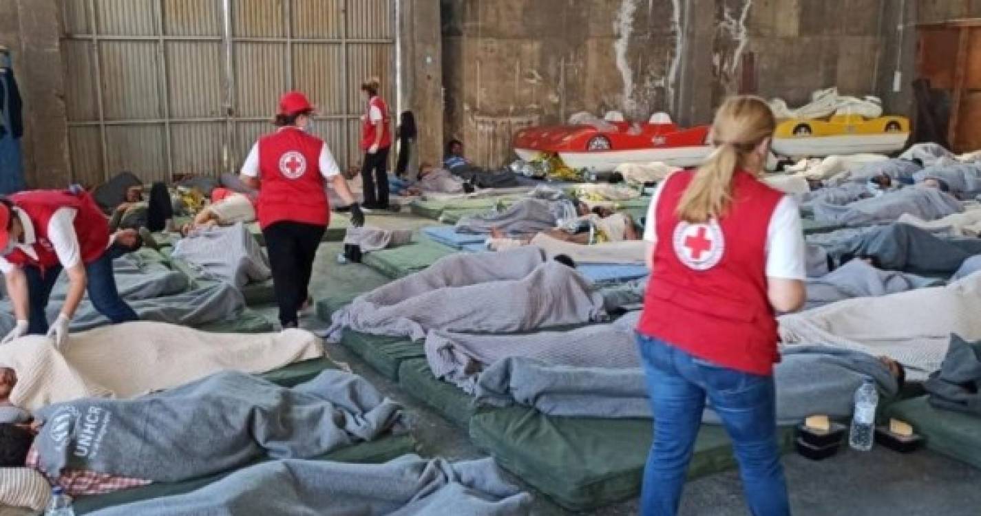 Migrações: Polícia grega prende 12 egípcios pelo naufrágio que pode ter provocado 600 mortes