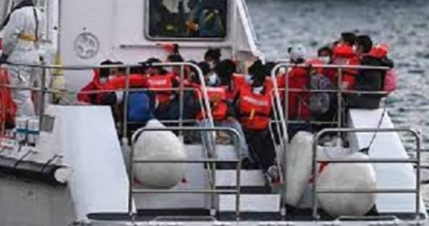 172 resgatados no Mediterrâneo desembarcam no porto italiano de Salerno