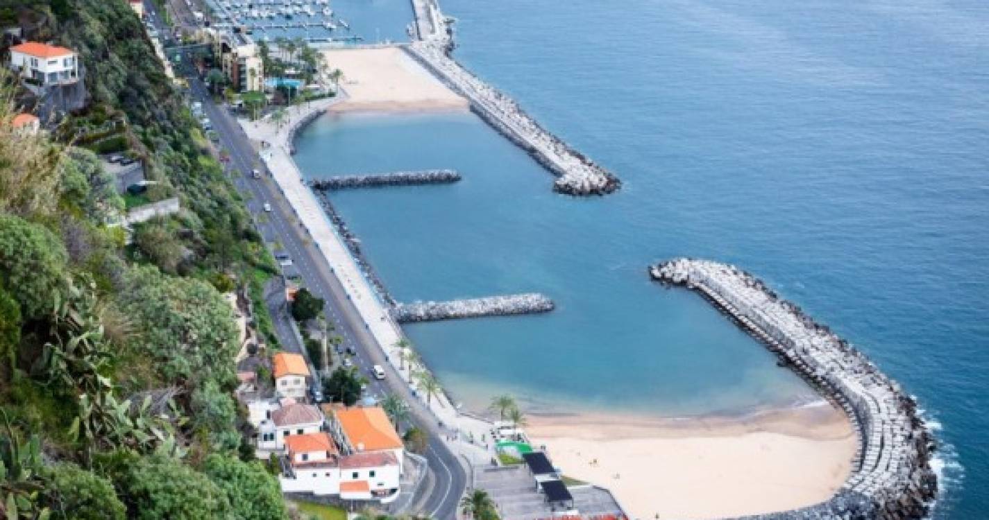 Praia da Calheta hasteia amanhã Bandeira Azul