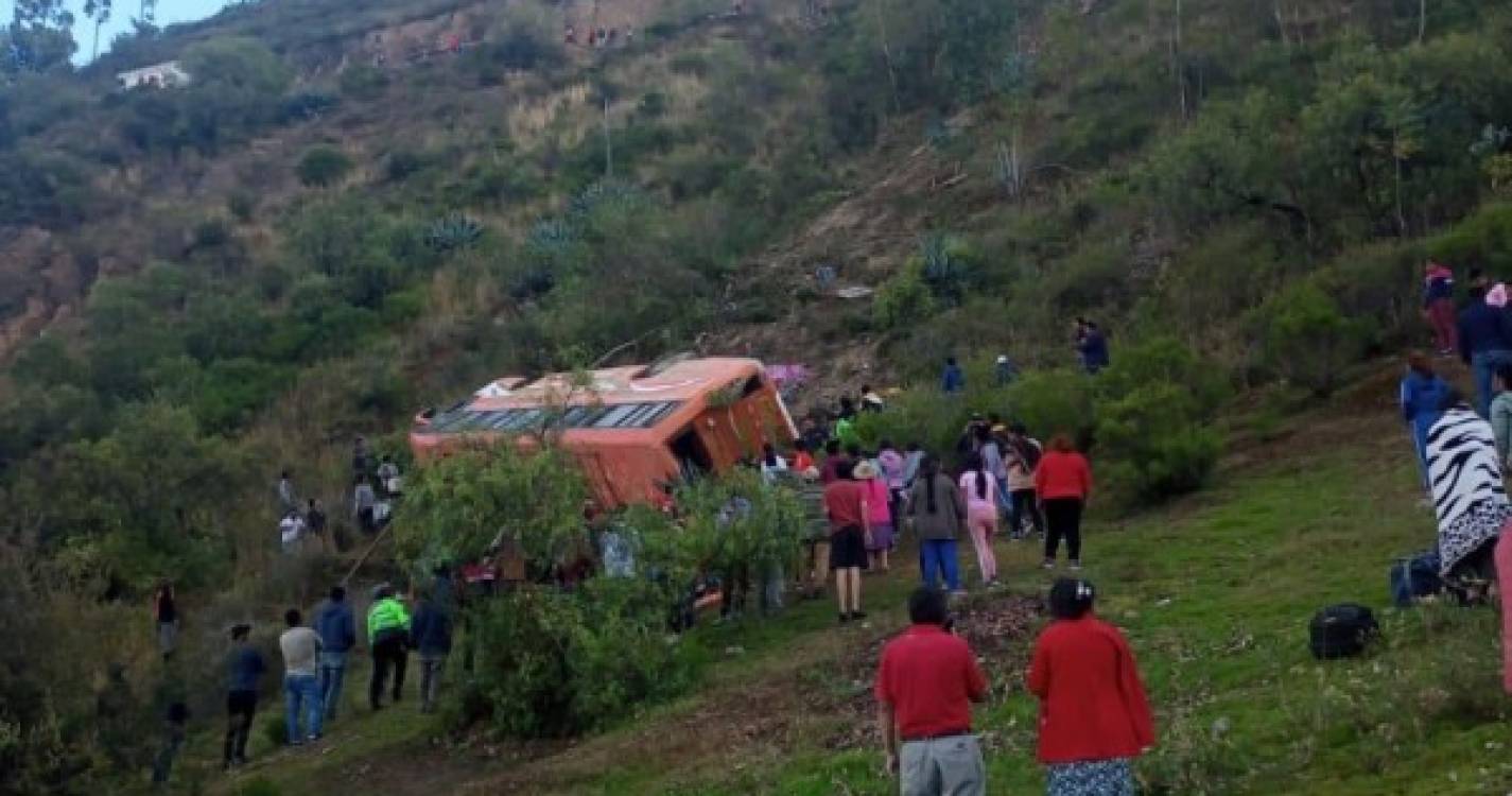 Pelo menos 11 mortos e 34 feridos em acidente de autocarro no Peru