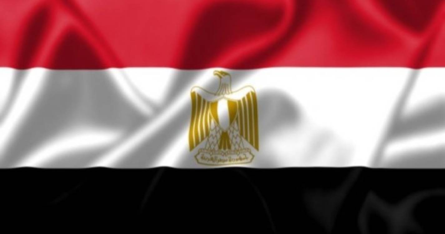 Despiste e capotamento de autocarro causa 12 mortos e 30 feridos no Egito