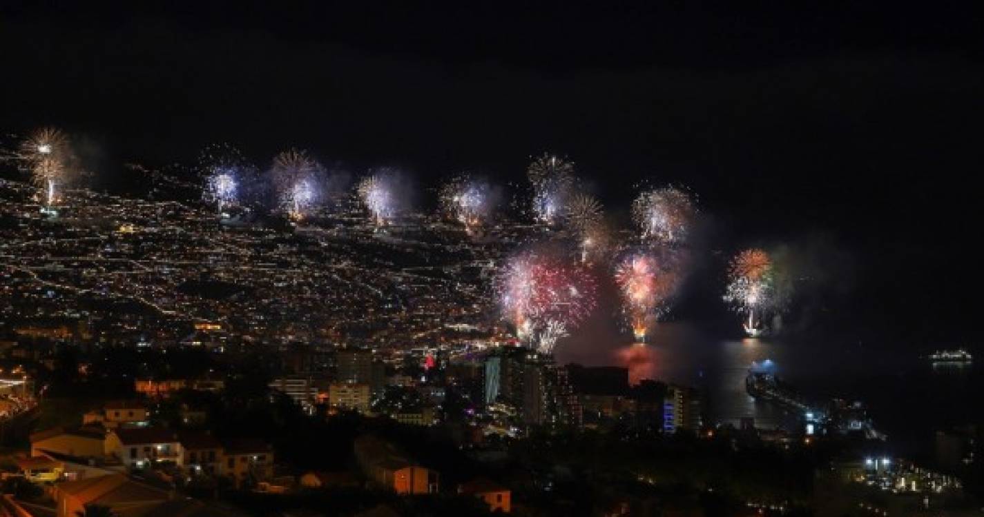 26 casos positivos entre as 800 pessoas do Porto Santo que vieram ver o fogo ao Funchal