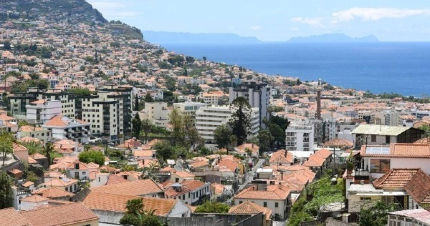 Turistas russos retidos na Madeira permanecem nos hotéis