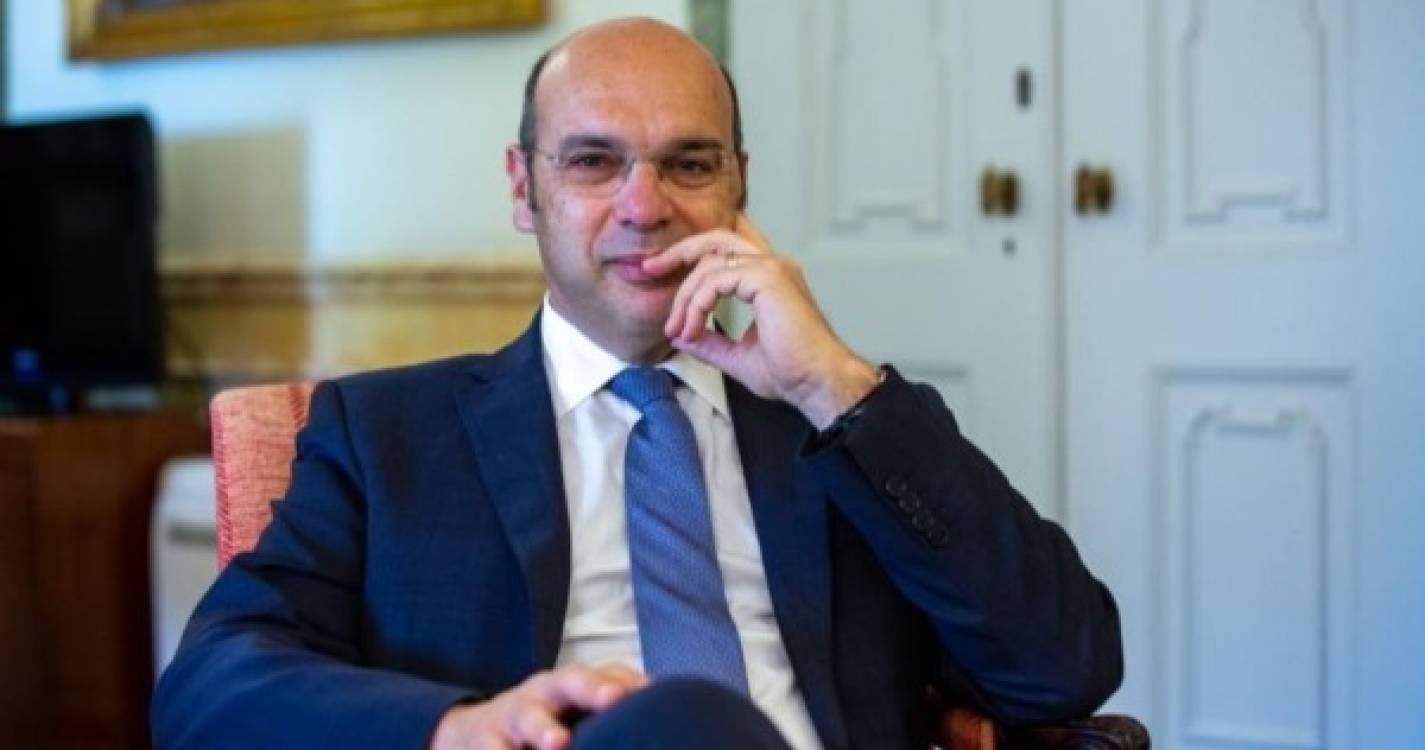 Ministro da Economia desloca-se hoje à Madeira para assinar memorando do Banco de Fomento