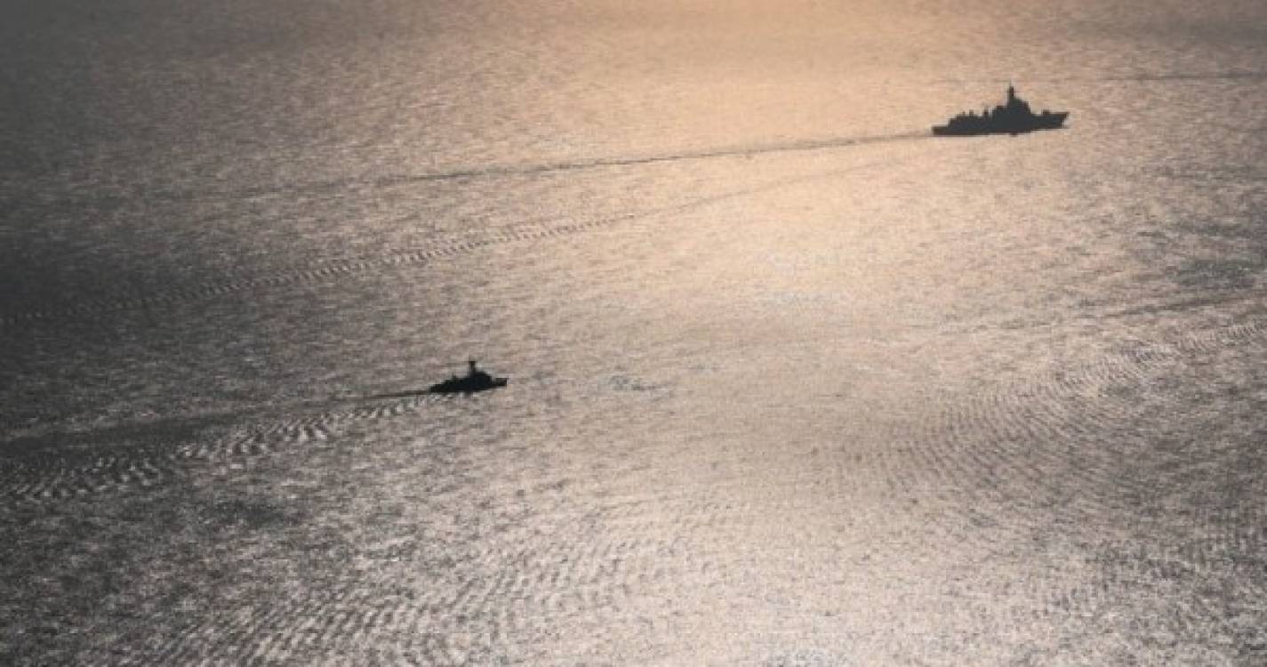Forças Armadas acompanham navios de guerra russos na passagem por mar português