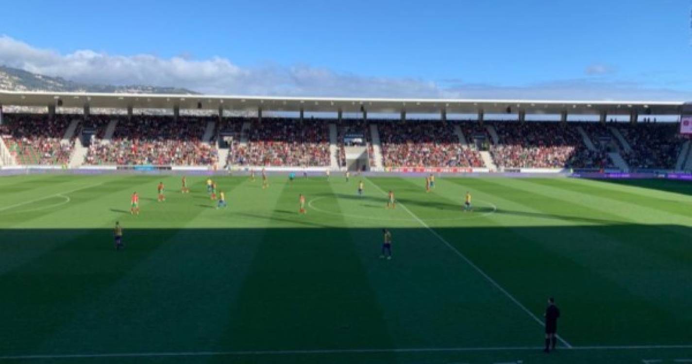 Marítimo vence Estoril ao intervalo nos Barreiros