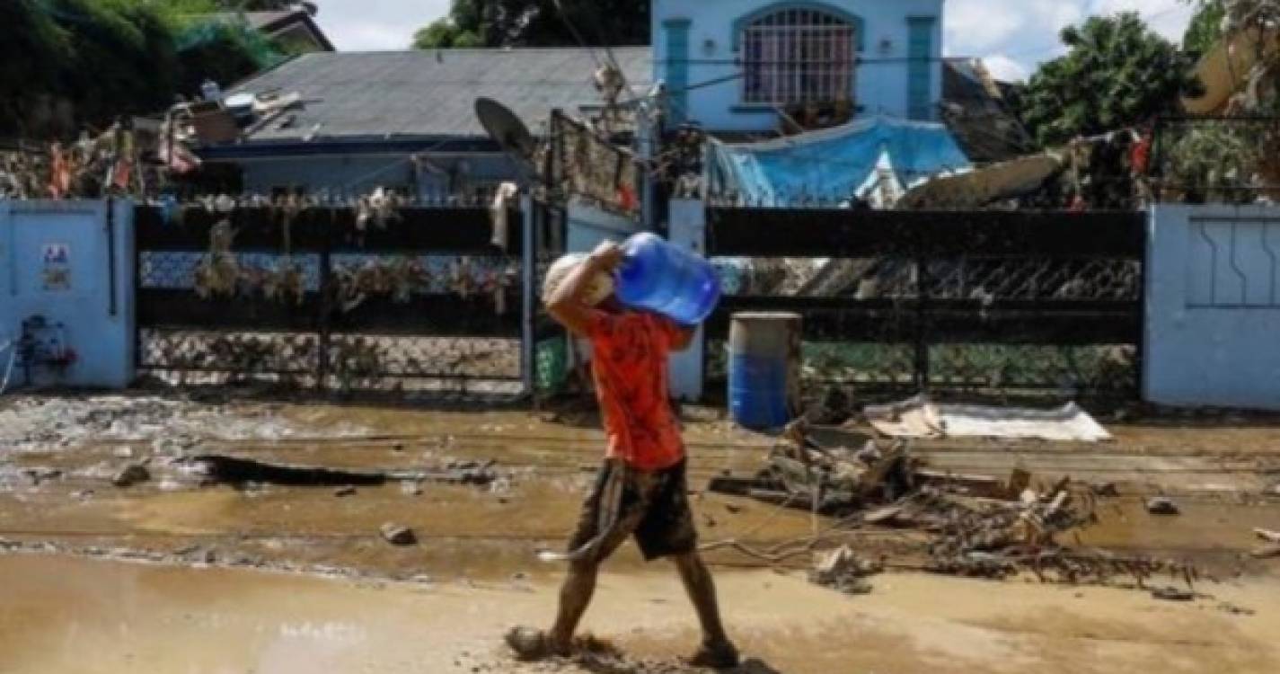 Mais de 72 mil deslocados devido a inundações no oeste das Filipinas