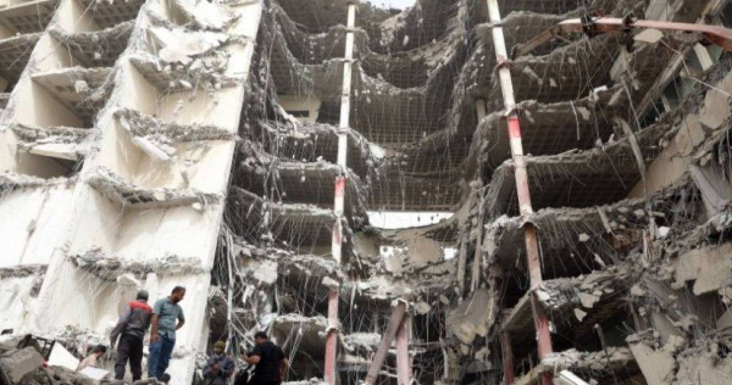 Autarca entre 10 detidos no Irão após morte de 11 pessoas em desabamento de prédio