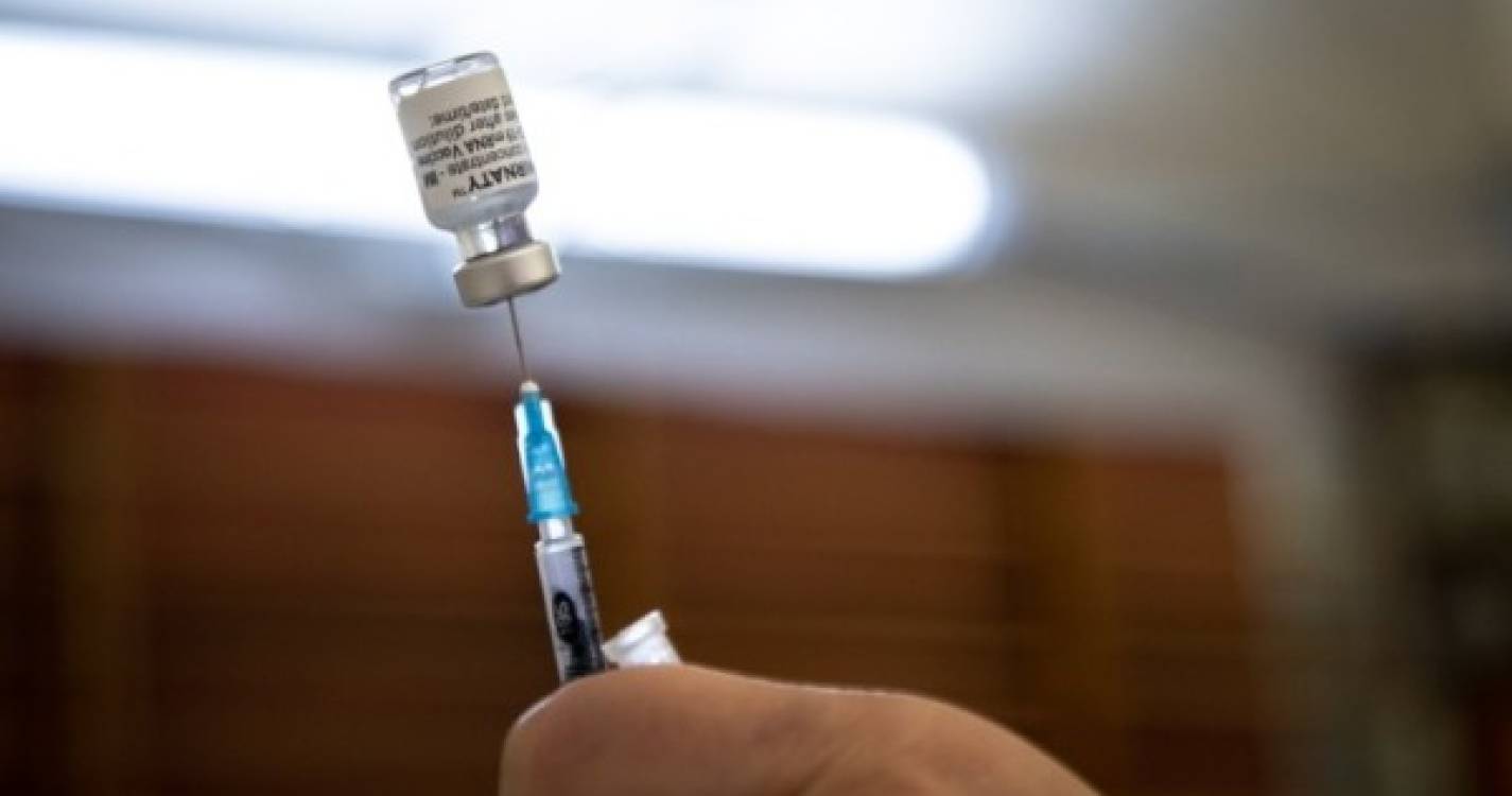 Covid-19: UE atinge meta de 70% de adultos vacinados com primeira dose