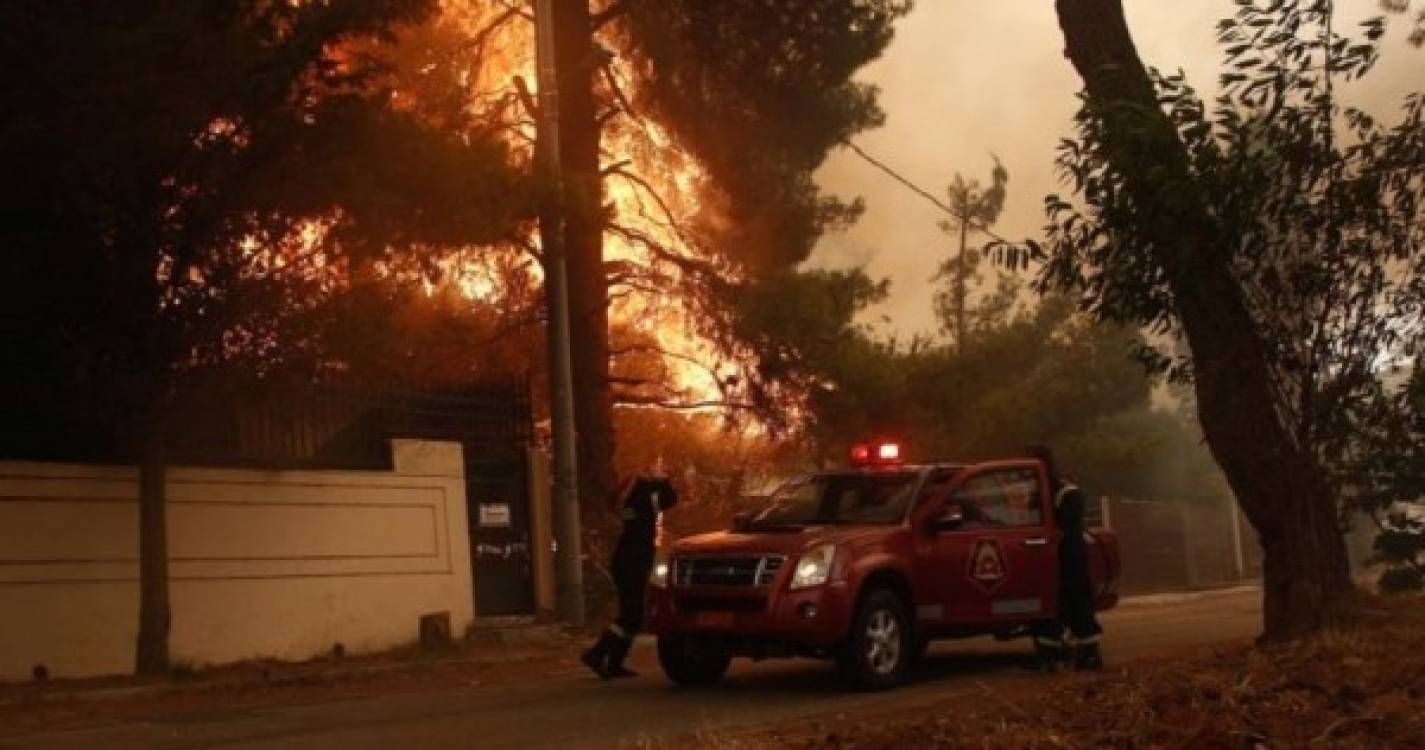 Evacuadas quatro vilas gregas devido a incêndio na região do Peloponeso