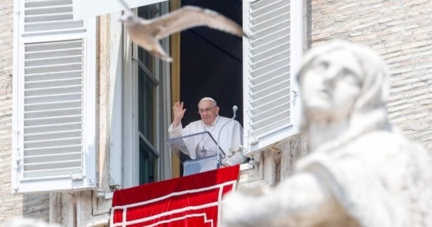 Papa afirma que ainda sofre efeitos de anestesia e tem dificuldade em respirar