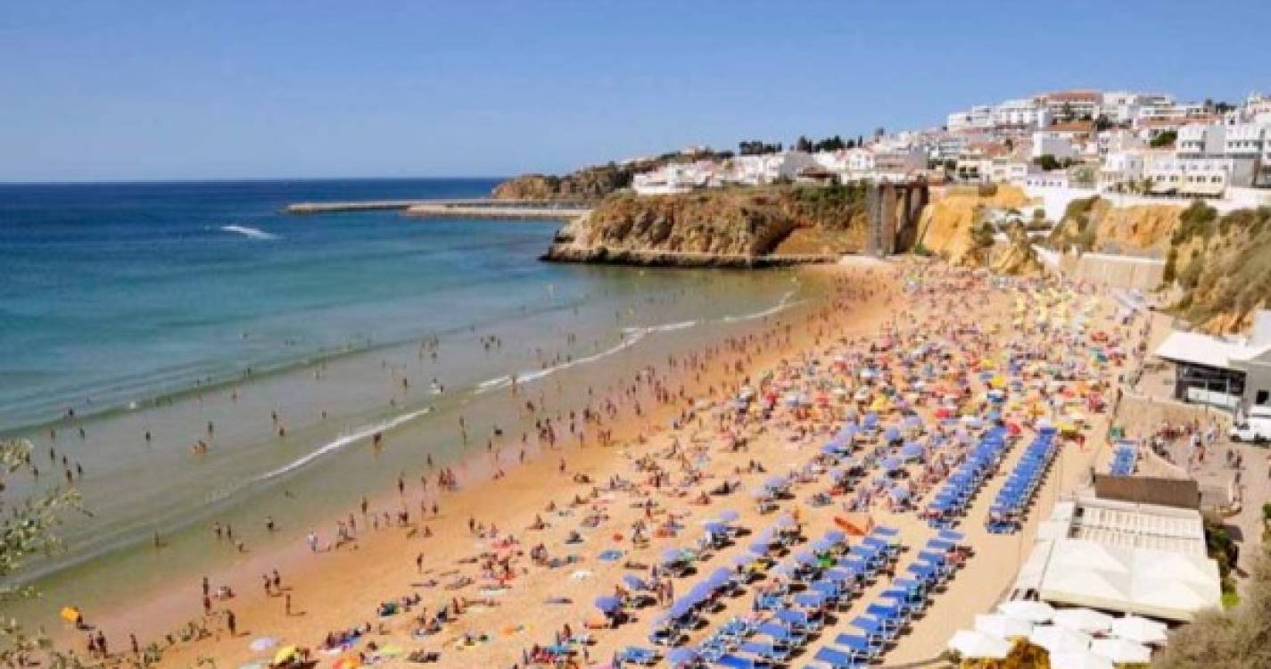 Ocupação hoteleira no Algarve atinge 76% em agosto, 17% abaixo de 2019