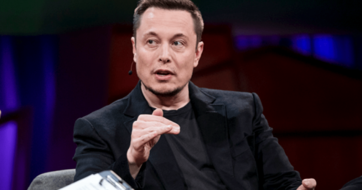 Elon Musk quer dotar o primeiro ser humano com implantes cerebrais desde 2023