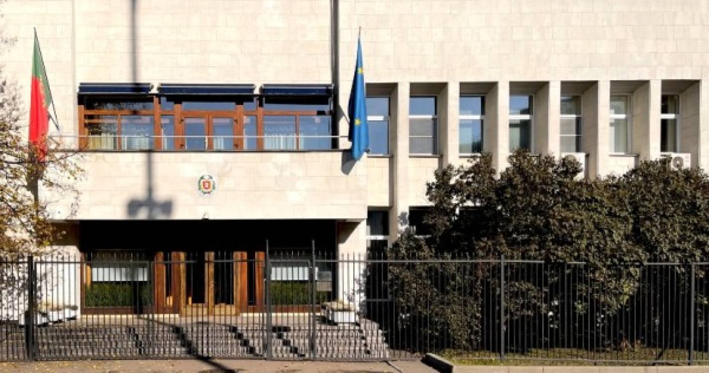 Embaixada em Moscovo pede a portugueses que evitem locais públicos e deslocações