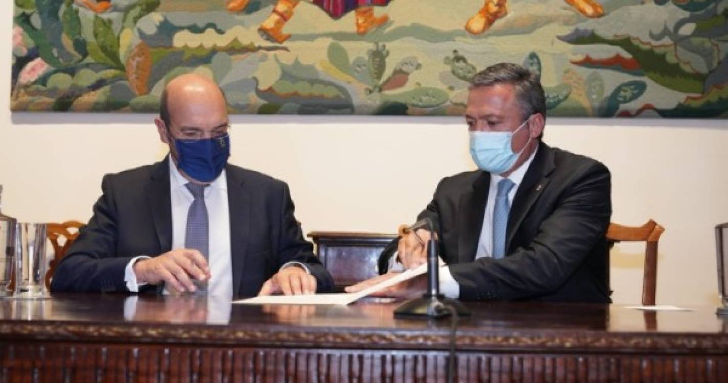 Pedro Calado e Siza Vieira assinaram memorando do Banco de Fomento