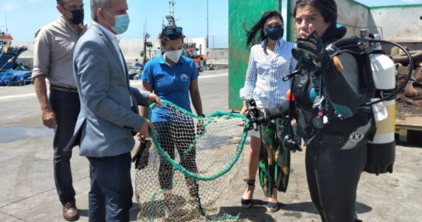 Operação de limpeza do fundo do porto de pesca do Caniçal foi produtiva