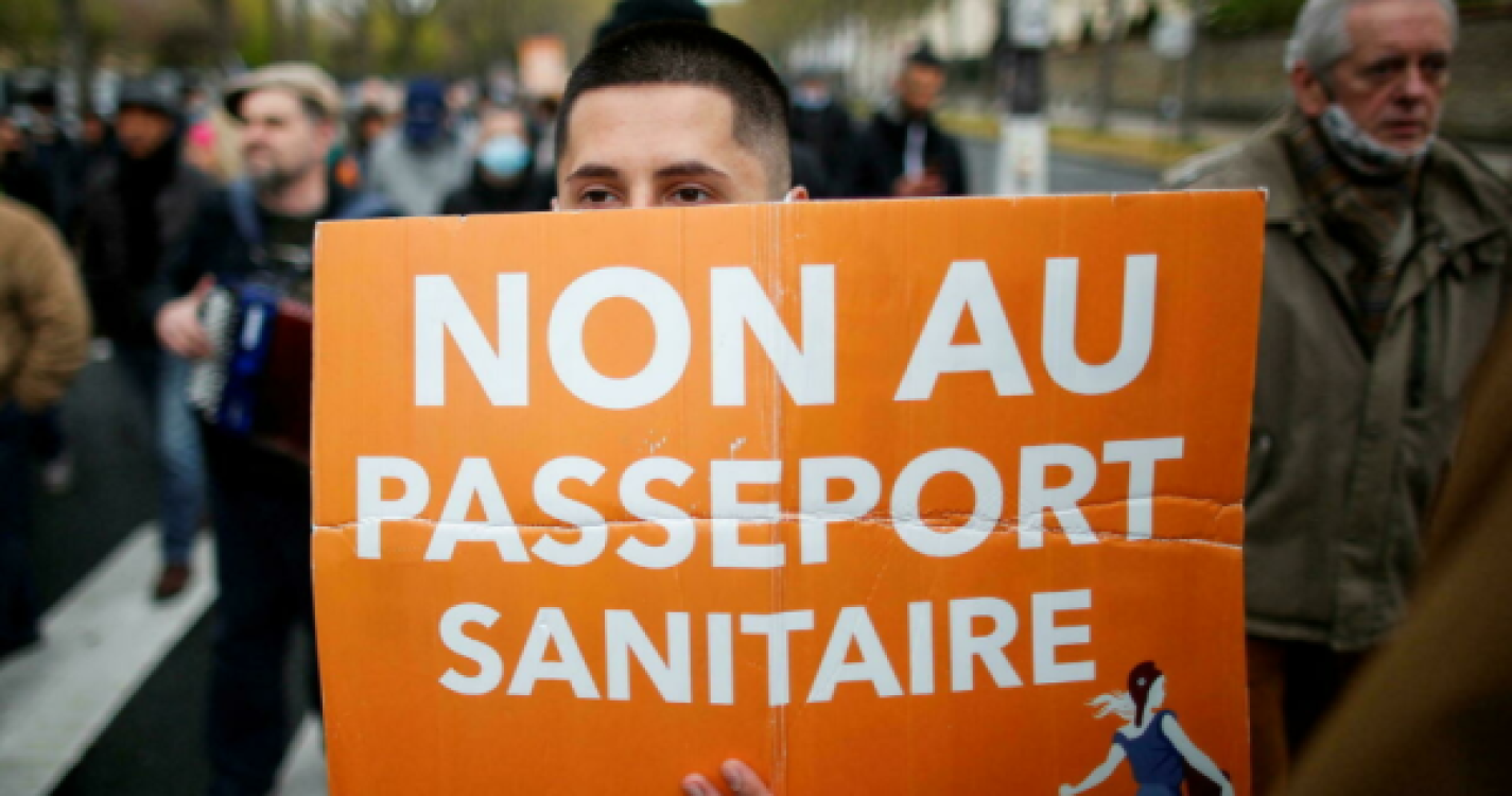 Franceses ameaçam boicotar locais que imponham a utilização do passe sanitário