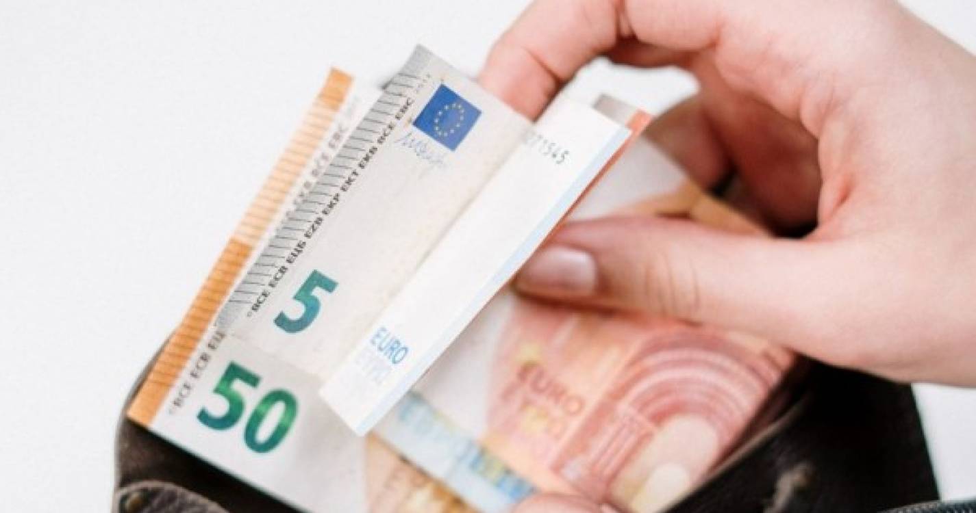 Apoio de 60 euros é pago hoje a mais 280 mil famílias