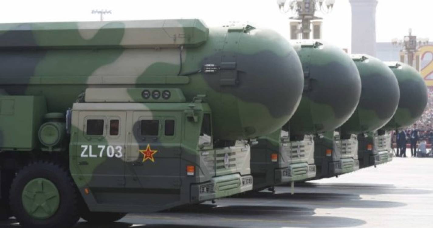 Estados Unidos alertam que China está a construir mais silos de mísseis nucleares