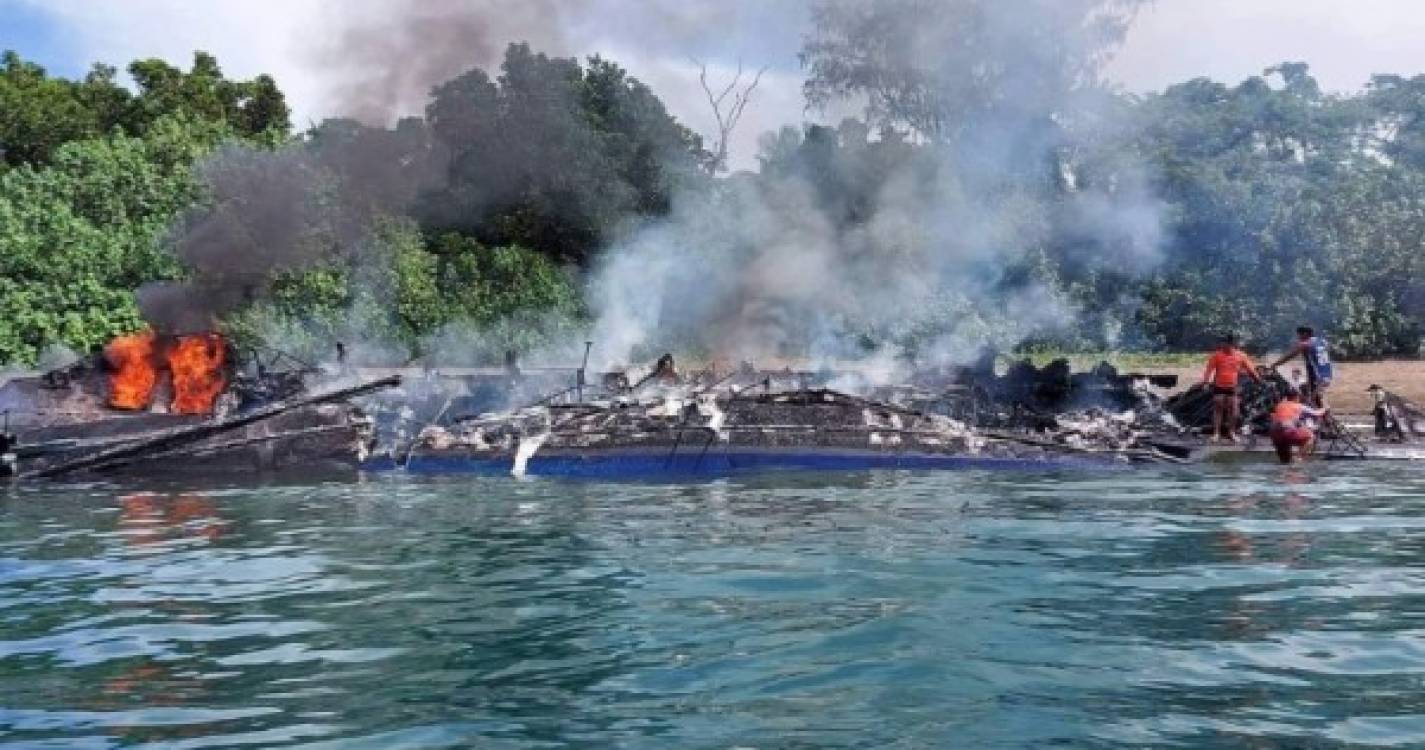 Incêndio num ‘ferry’ causa sete mortos nas Filipinas (com vídeo)