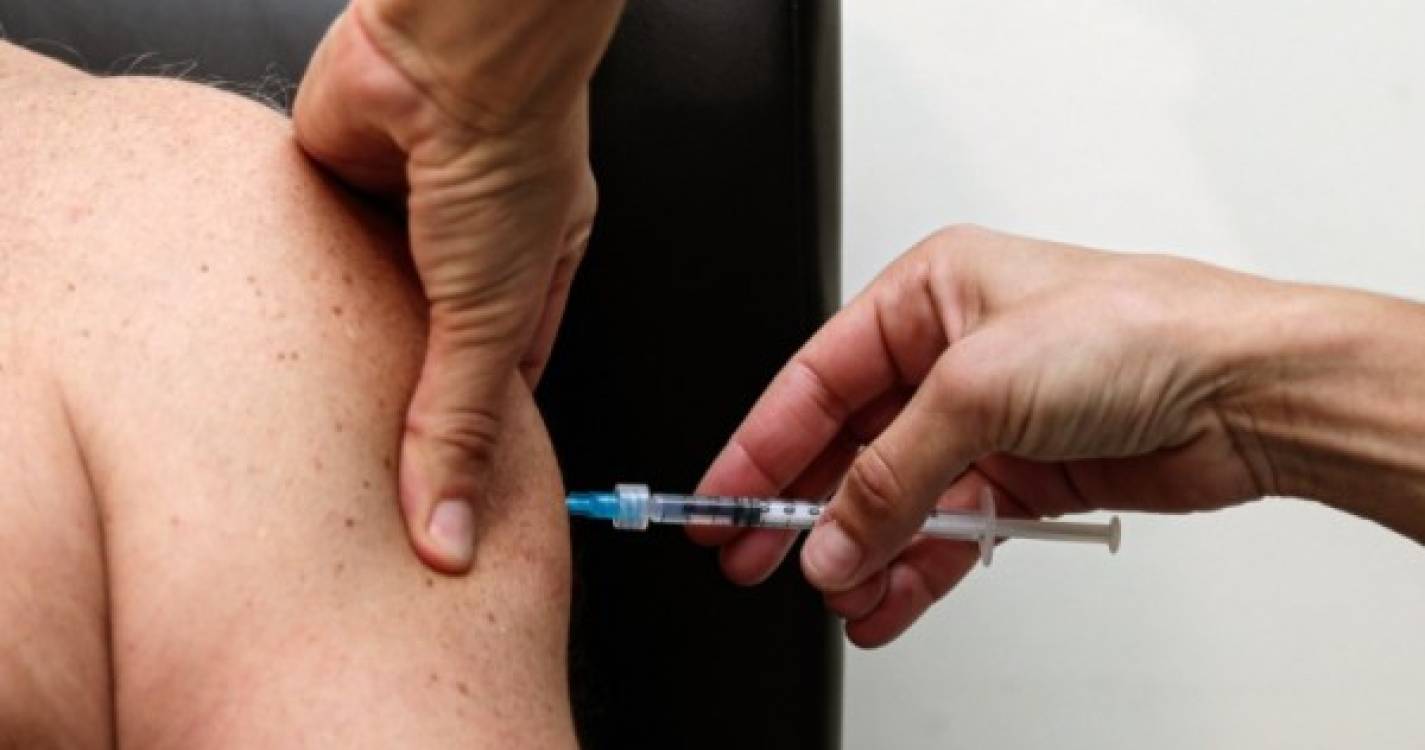 Covid-19: Regulador europeu volta hoje a reunir peritos para decidir sobre vacina da Moderna