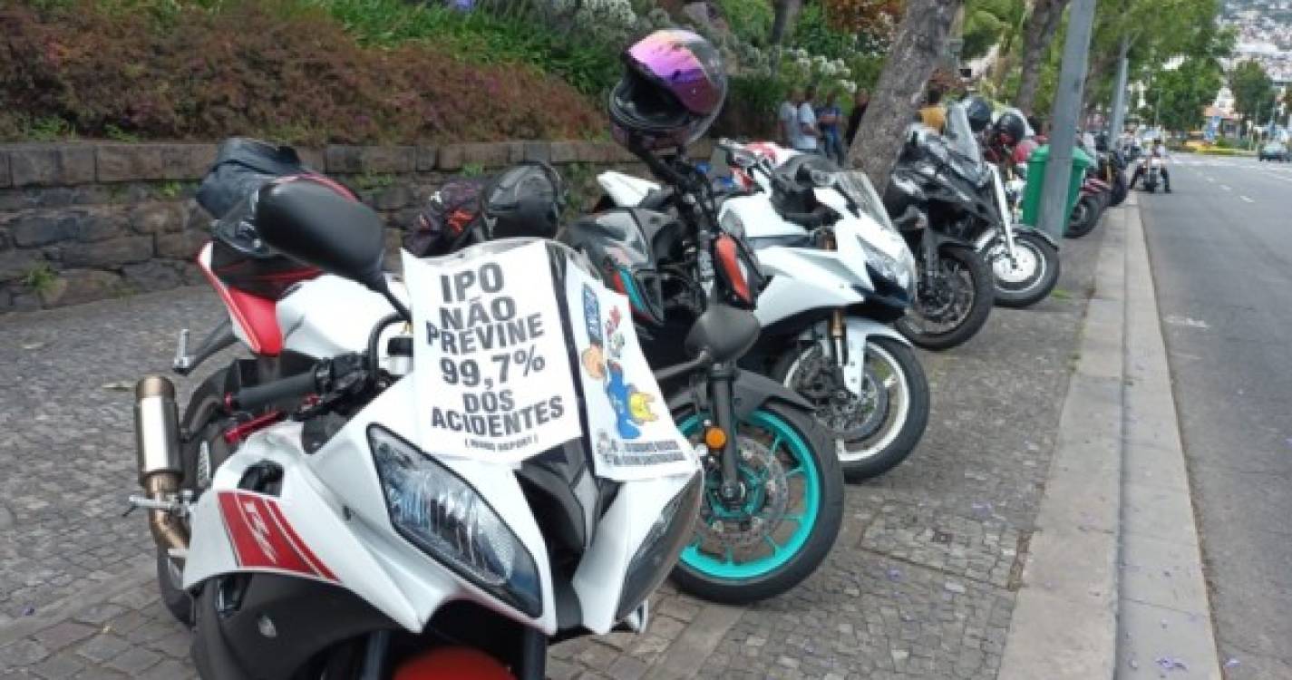 Dezenas de motociclistas manifestam-se contra as inspeções às motos