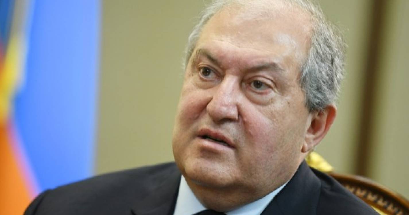 Presidente da Arménia infetado e confinado em Londres