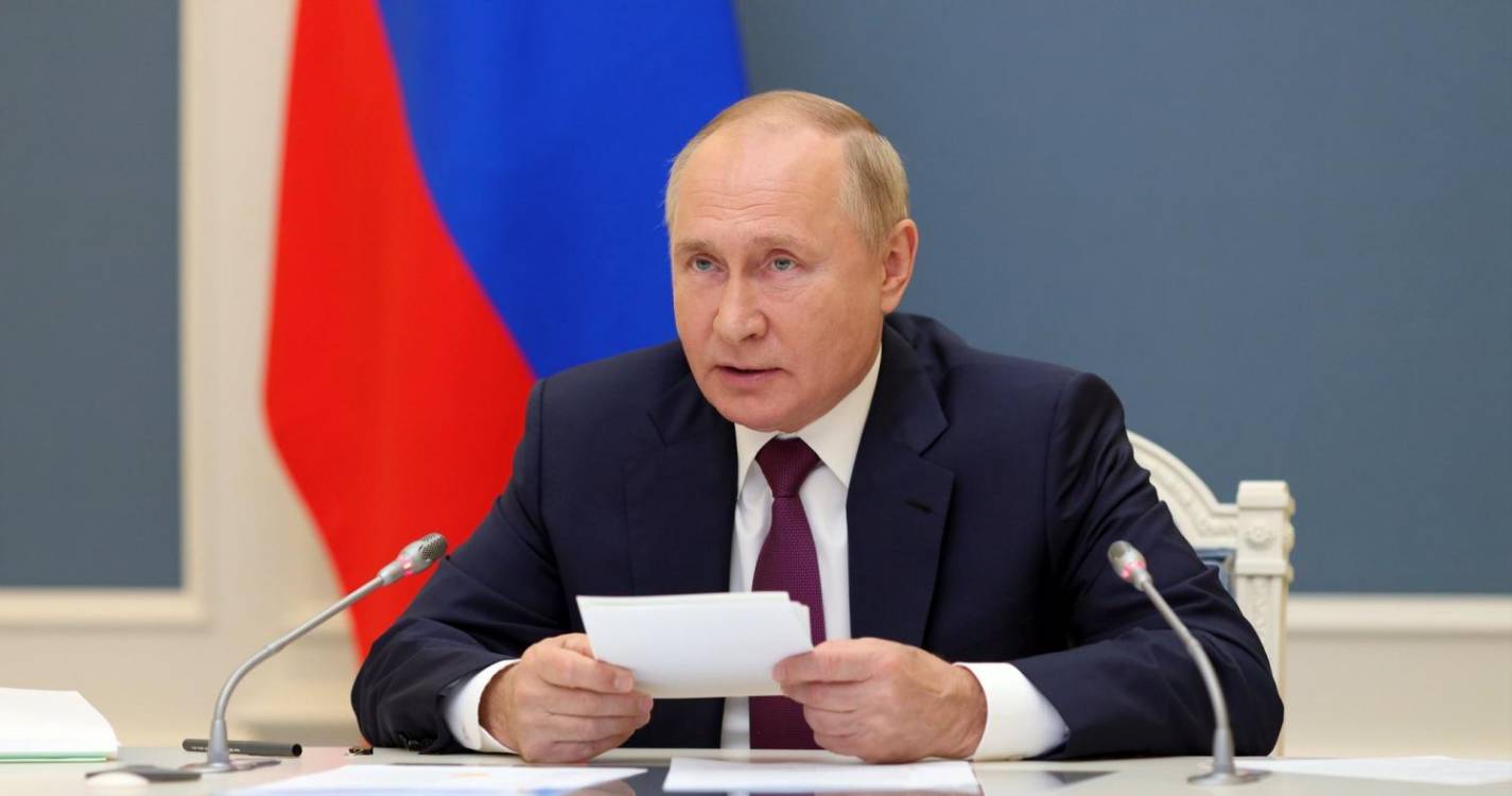 Putin apela ao Governo para trabalhar “como combatem os soldados na Ucrânia”