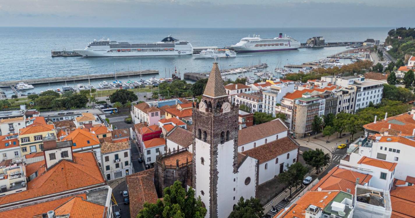 Porto do Funchal com dois navios que trazem mais de 4600 pessoas