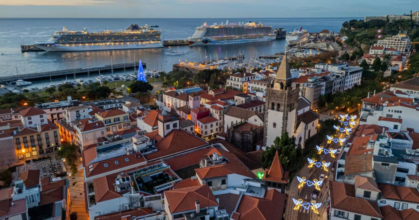 Baía funchalense iluminada para a ‘Festa’ acolhe hoje três navios cruzeiro