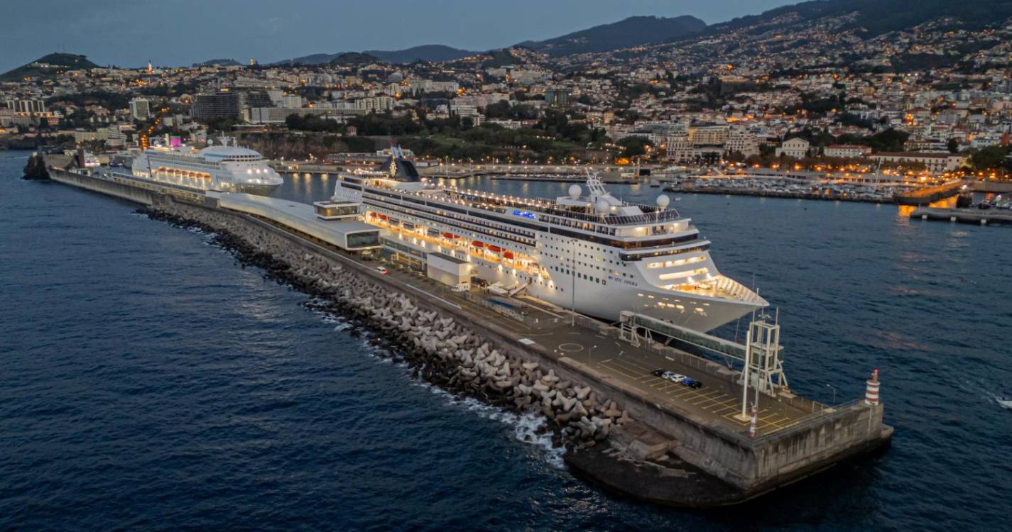 Porto do Funchal com dois navios que trazem mais de 4600 pessoas