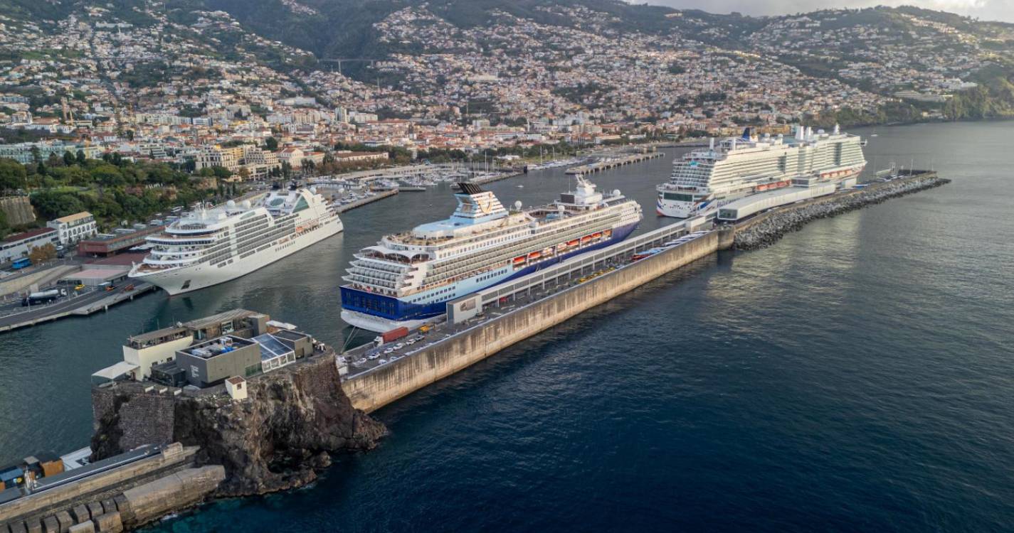 Três navios de cruzeiro abrilhantam Porto do Funchal