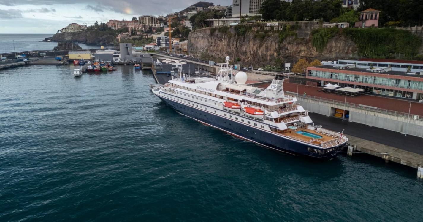 Porto do Funchal com dois navios e um movimento superior a 5.000 pessoas