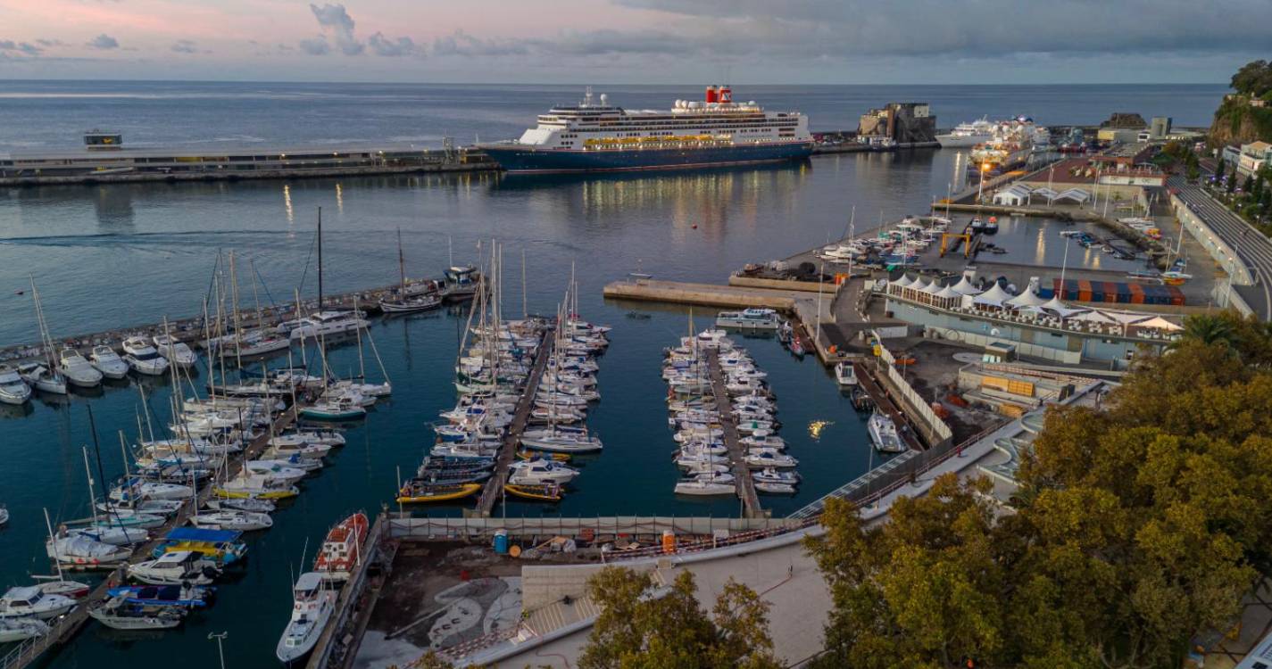 ‘Borealis’ e ‘Ocean Explorer’ no Porto do Funchal