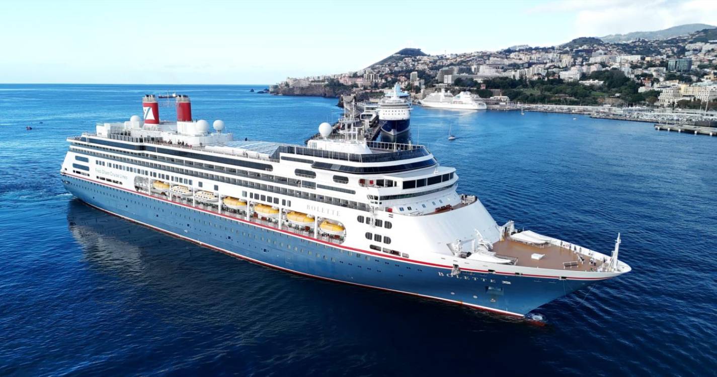 Três navios compõem porto do Funchal (com fotos)