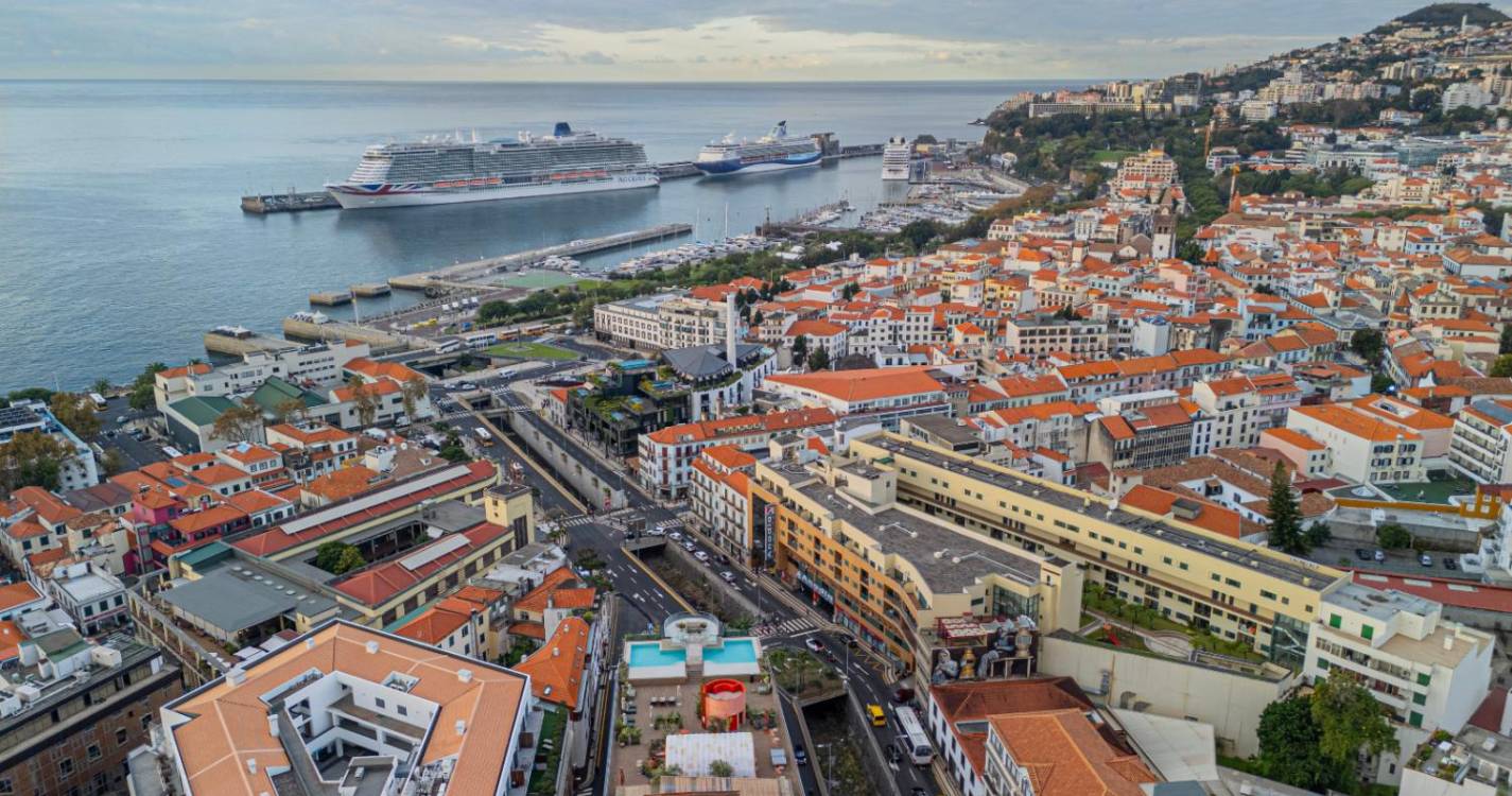 Três navios de cruzeiro abrilhantam Porto do Funchal