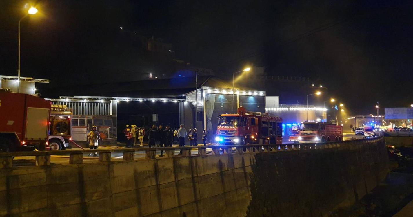 Incêndio terá destruído vários autocarros da Rodoeste, no Funchal (com fotos e vídeo)