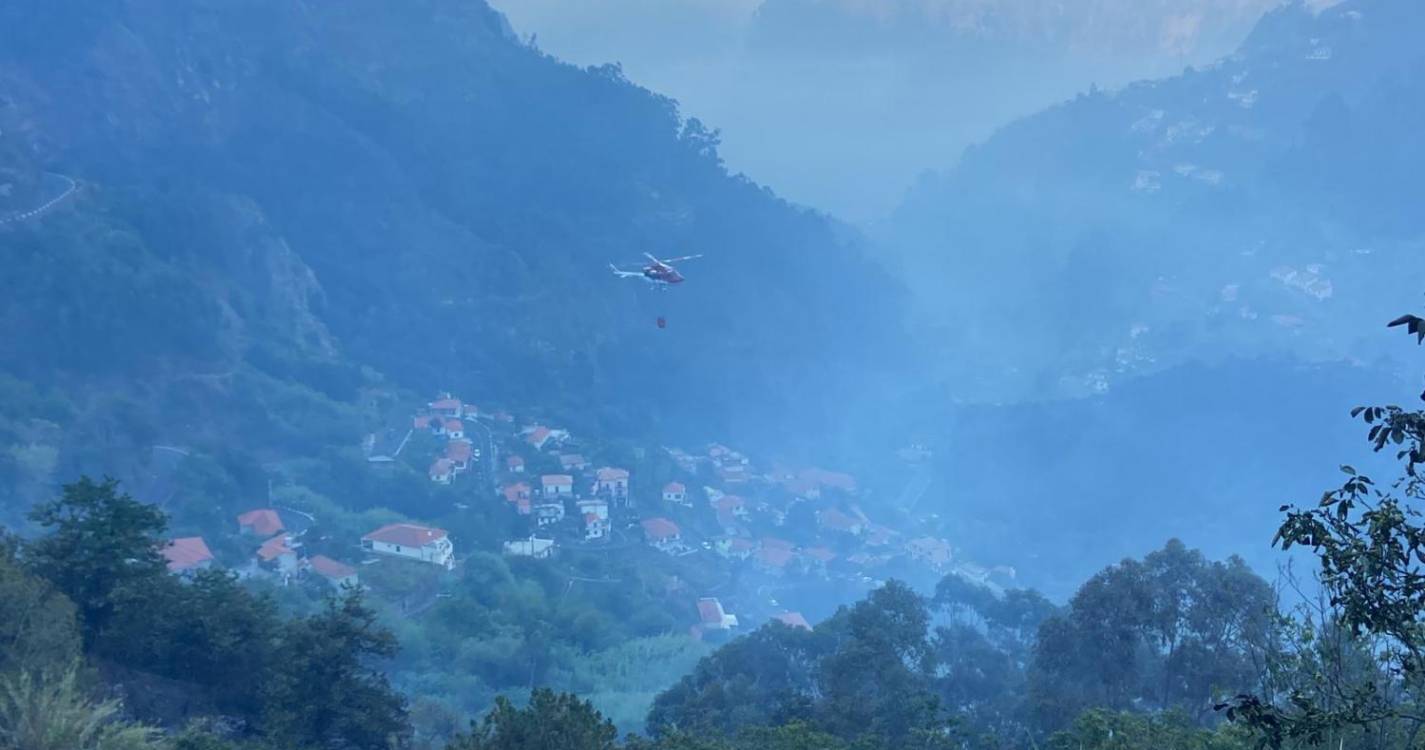 Manhã de apreensão no Curral das Freiras. Helicóptero e bombeiros no local (com vídeo e fotos)