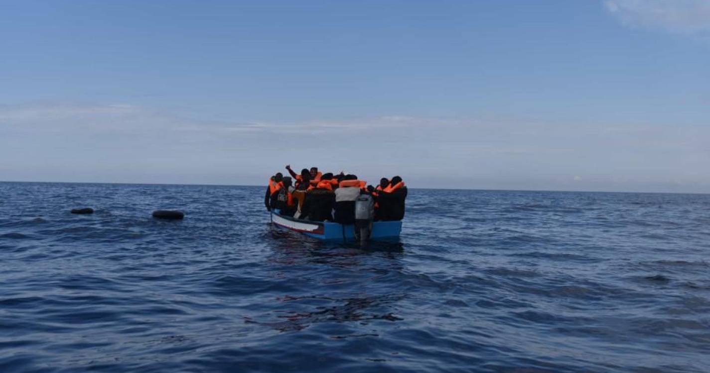 Sobe para cinco número de migrantes mortos ao tentar atravessar o Canal da Mancha