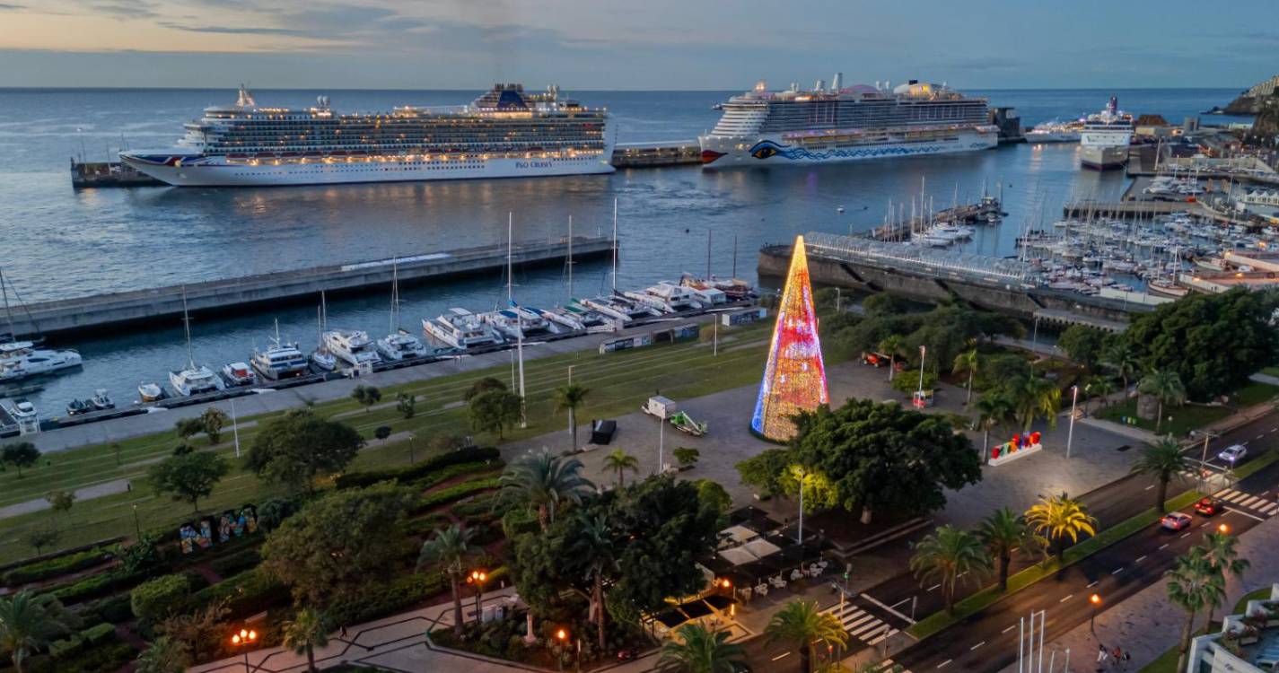 Baía funchalense iluminada para a ‘Festa’ acolhe hoje três navios cruzeiro