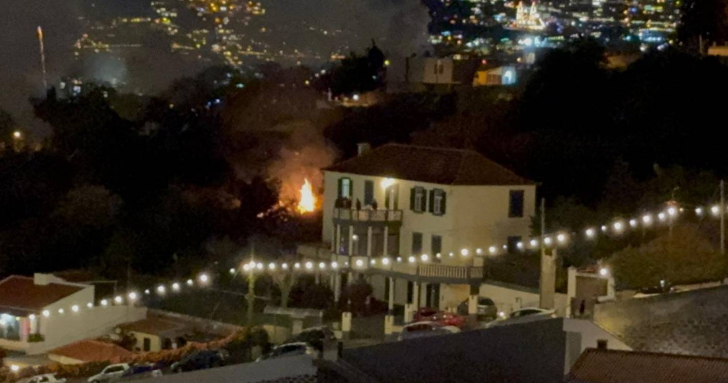 Pequenos focos de incêndio após espetáculo pirotécnico no Funchal