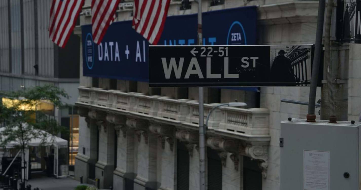 Wall Street sobe com impulso das tecnológicas