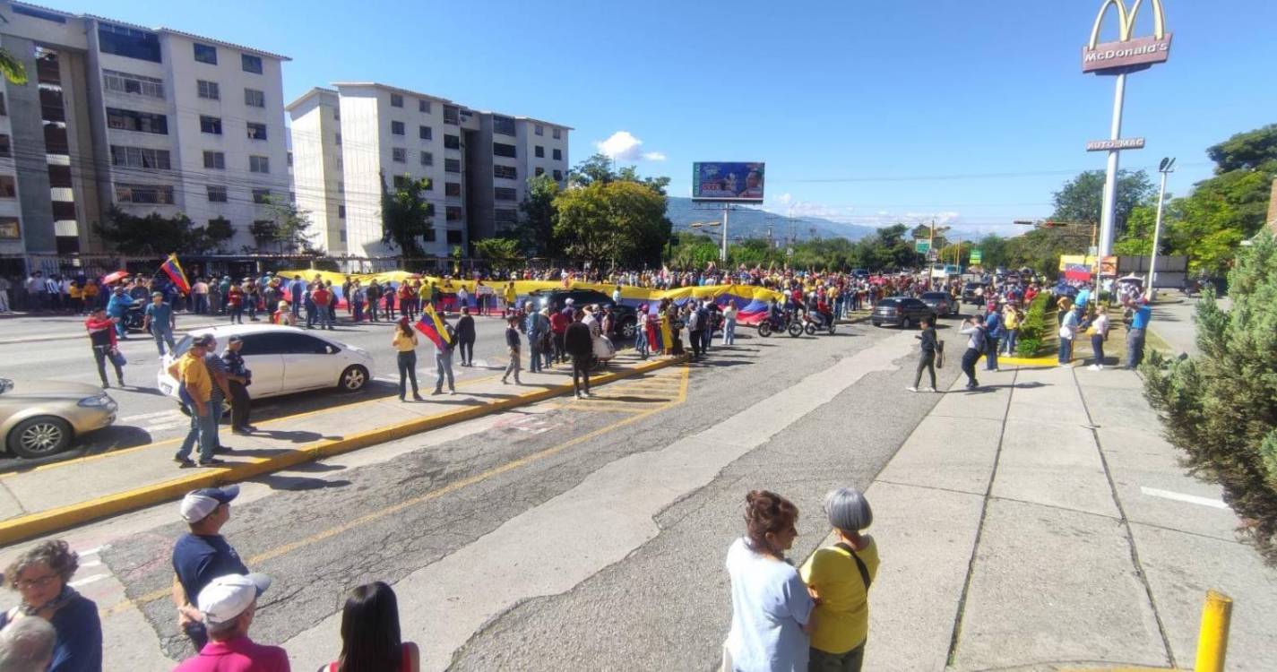 Venezuela acordou com manifestações da oposição em todo o país e não só... (com fotos e vídeos)