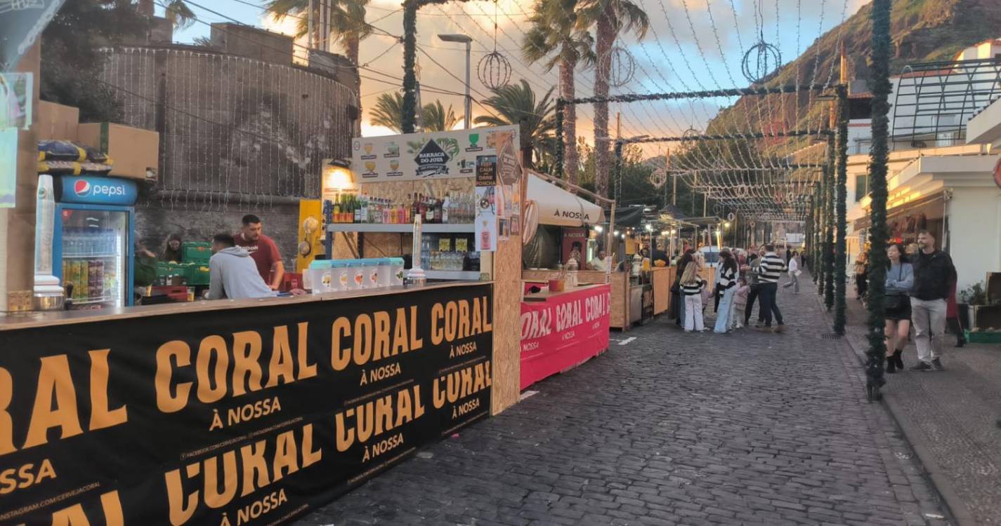 Natal: Mercado da Ribeira Brava pronto para uma noite animada