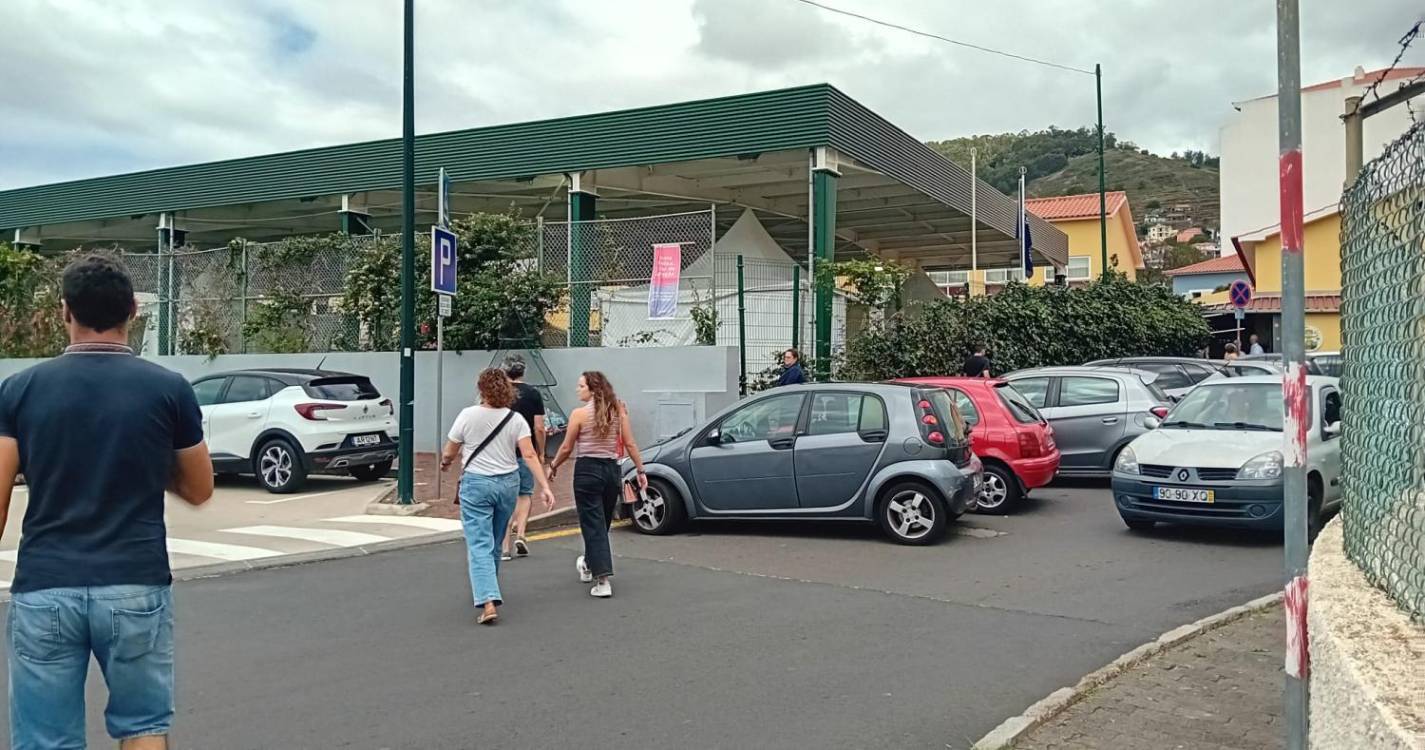 Sistema de voto lento na Escola do Caniço